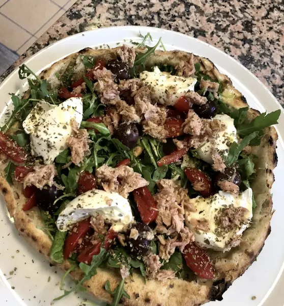 Pizzeria Napoletana a Milano in via Giuseppe Meda 43 - pizza iconica: A' Me Me Piace o Blues