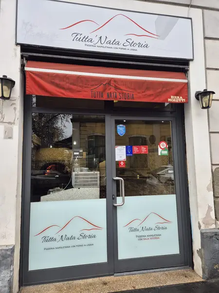 Locale Tutta 'Nata Storia - Pizzeria Napoletana a Milano in via Giuseppe Meda 43