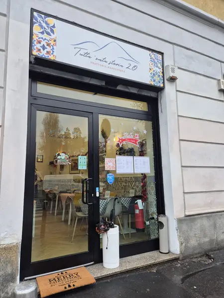 Locale Tutta 'Nata Storia 2.0 - Trattoria napoletana a Milano